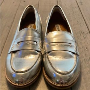 Steve Madden Silver Patent Leather Loafer Size 8